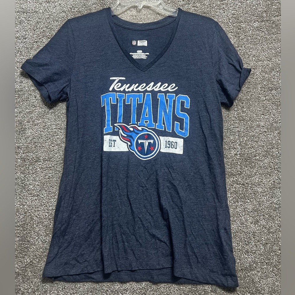 Team Apparel Tennessee Titans V neck short sleeve Tee shirt Size Large